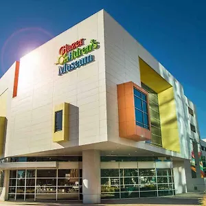 Chic Steps From Armature Works & Downtown Riverwalk Tampa